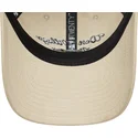 petten-gebogen-beige-verstelbare-band-9twenty-van-new-era