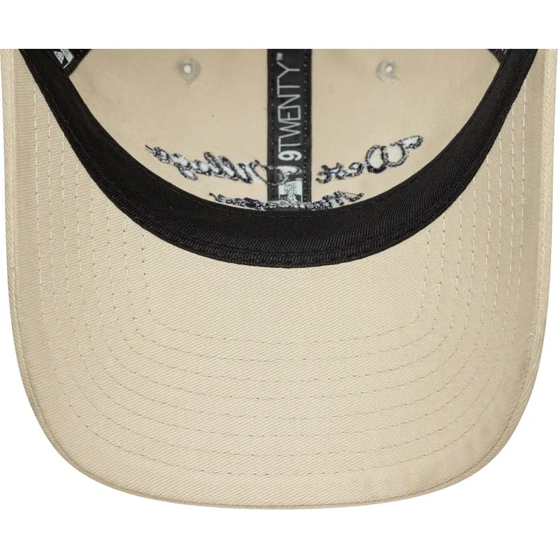 petten-gebogen-beige-verstelbare-band-9twenty-van-new-era