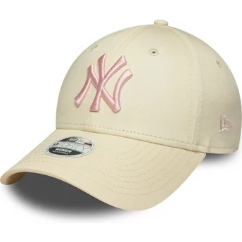 Böjd beige justerbar keps för dam med rosa logotyp 9FORTY League Essential från New York Yankees MLB av New Era