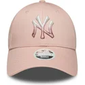 justerbar-rosa-kurvad-keps-for-dam-9forty-metallic-logo-fran-new-york-yankees-mlb-av-new-era