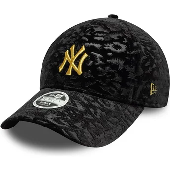 Berretto curvo nero regolabile da donna con logo giallo 9FORTY Leo Velour Metallic dei New York Yankees MLB di New Era