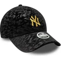 new-era-curved-brim-women-yellow-logo-9forty-leo-velour-metallic-new-york-yankees-mlb-black-adjustable-cap