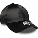 czarna-zakrzywiona-regulowana-czapka-dla-kobiet-z-czarnym-logo-9forty-satin-bow-back-new-york-yankees-mlb-od-new-era
