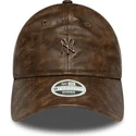 brun-justerbar-bojd-keps-for-kvinnor-med-brunt-9twenty-worn-pu-logotyp-fran-new-york-yankees-mlb-fran-new-era