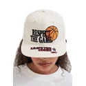beige-fladskygget-snapback-kasket-med-respect-the-game-slogan-fra-and1