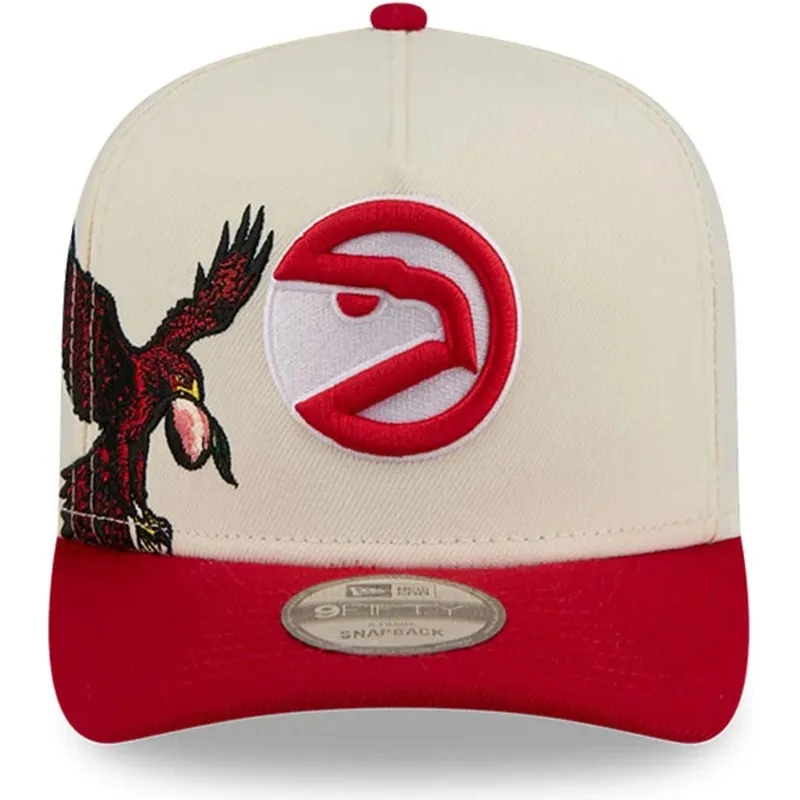 casquette-courbee-beige-et-rouge-snapback-9fifty-a-frame-precurved-hardwood-classics-atlanta-hawks-nba-new-era