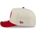 beige-und-rote-gebogene-snapback-kappe-9fifty-a-frame-precurved-hardwood-classics-der-atlanta-hawks-nba-von-new-era