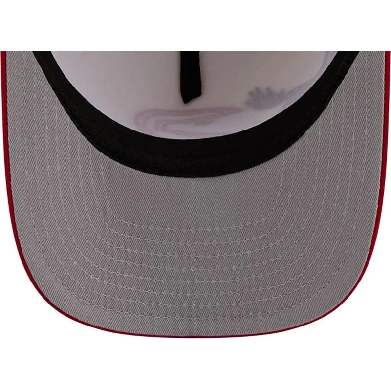 casquette-courbee-beige-et-rouge-snapback-9fifty-a-frame-precurved-hardwood-classics-atlanta-hawks-nba-new-era