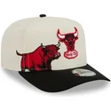 cappellino-curvo-beige-e-nero-snapback-9fifty-a-frame-precurved-hardwood-classics-di-chicago-bulls-nba-di-new-era