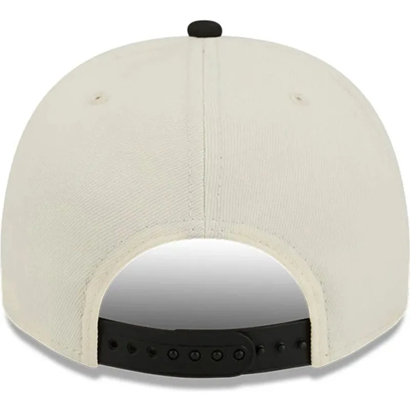 cappellino-curvo-beige-e-nero-snapback-9fifty-a-frame-precurved-hardwood-classics-di-milwaukee-bucks-nba-di-new-era
