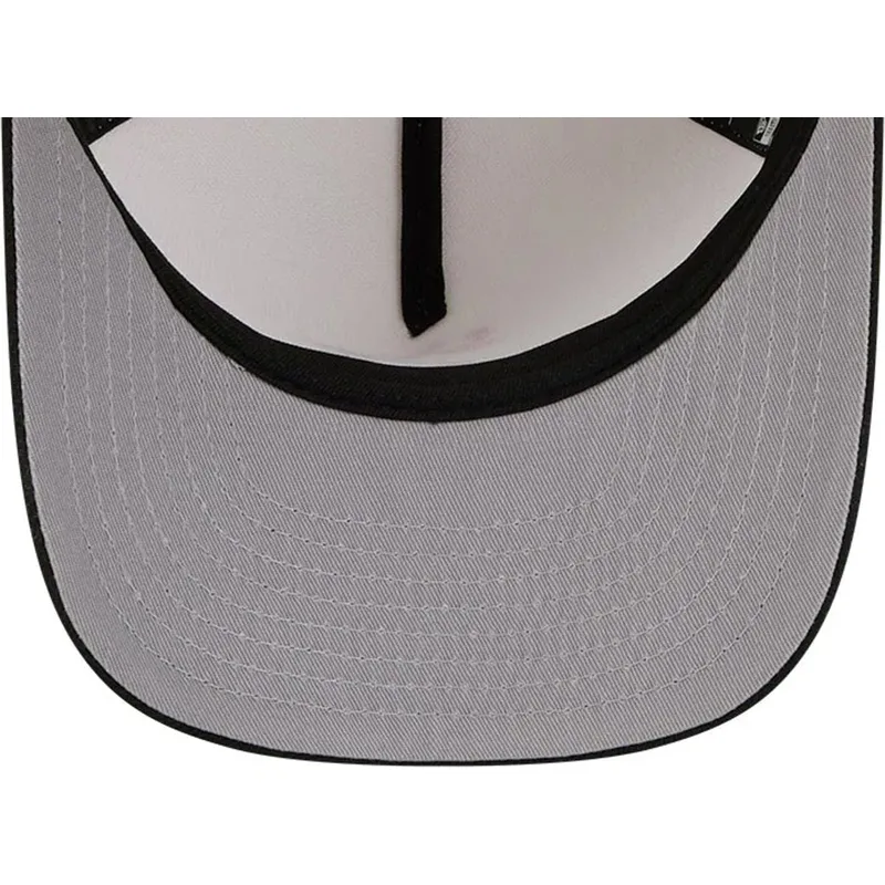 cappellino-curvo-beige-e-nero-snapback-9fifty-a-frame-precurved-hardwood-classics-di-milwaukee-bucks-nba-di-new-era