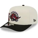beige-und-schwarze-gebogene-snapback-kappe-9fifty-a-frame-precurved-hardwood-classics-der-toronto-raptors-nba-von-new-era