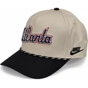 beige-og-sort-buet-kasket-snapback-rise-structured-fra-atlanta-braves-mlb-fra-nike