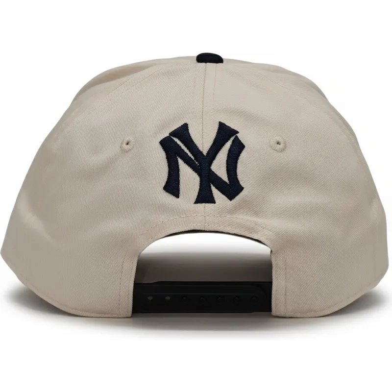 beige-og-sort-buet-kasket-snapback-rise-structured-fra-new-york-yankees-mlb-fra-nike