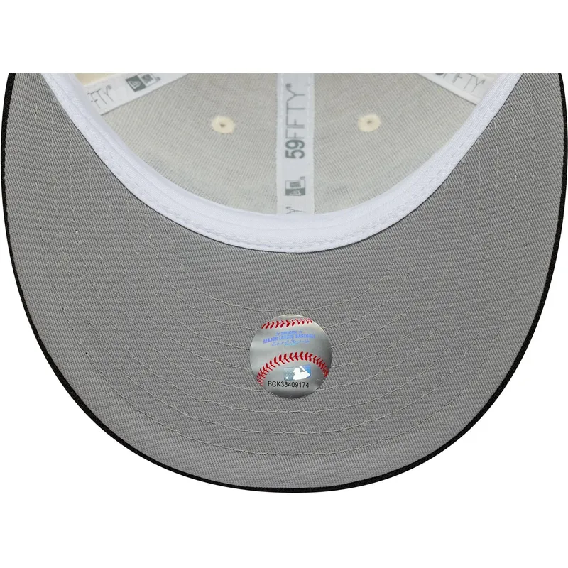 beige-und-schwarze-gebogene-verstellbare-kappe-59fifty-low-profile-precurved-coops-der-new-york-yankees-mlb-von-new-era