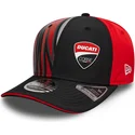 schwarze-und-rote-gebogene-kappe-snapback-9seventy-stretch-snap-print-von-ducati-motor-motogp-von-new-era