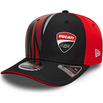 Schwarze und rote gebogene Kappe snapback 9SEVENTY Stretch Snap Print von Ducati Motor MotoGP von New Era
