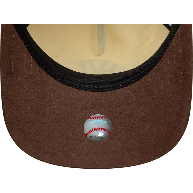 bojd-beige-och-brun-justerbar-keps-9fifty-a-frame-suede-visor-new-york-yankees-mlb-fran-new-era