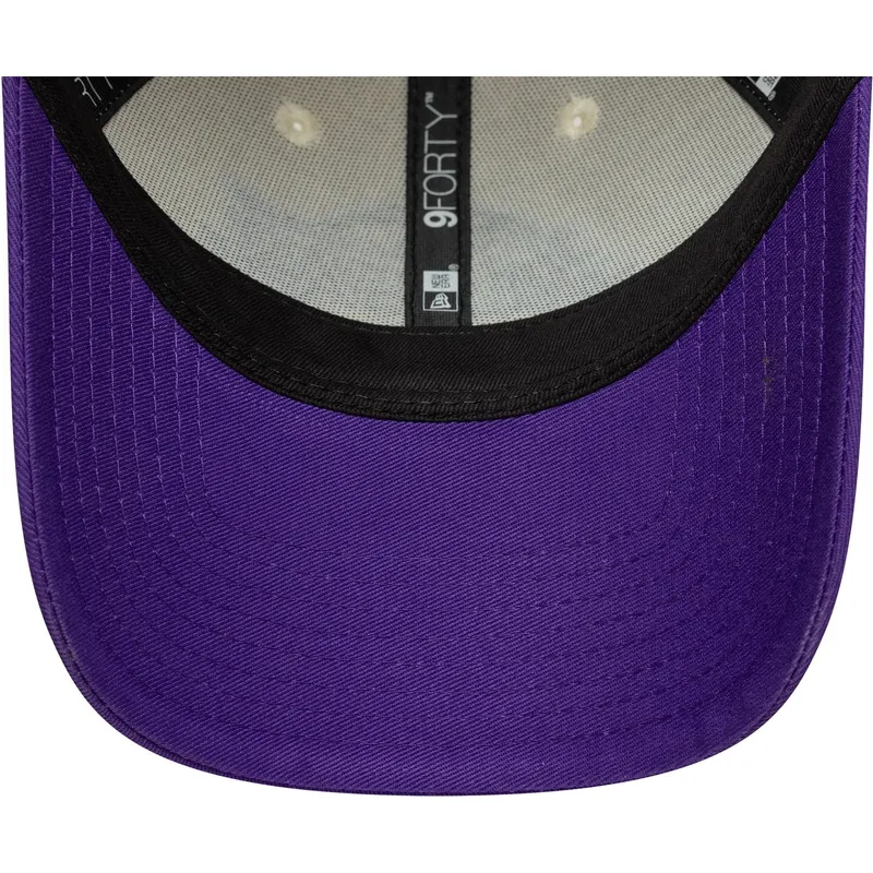 buet-beige-og-violet-justerbar-9forty-colour-block-kasket-fra-los-angeles-lakers-nba-fra-new-era