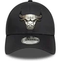 szara-czapka-z-zakrzywionym-daszkiem-snapback-9forty-metallic-chicago-bulls-nba-new-era