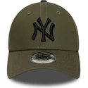 cappellino-con-visiera-curva-verde-regolabile-con-logo-nero-9forty-league-essential-di-new-york-yankees-mlb-di-new-era