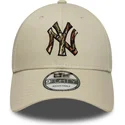 beige-gebogene-verstellbare-kappe-9forty-camo-infill-der-new-york-yankees-mlb-von-new-era