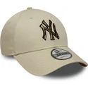 buet-beige-justerbar-9forty-camo-infill-kasket-af-new-york-yankees-mlb-fra-new-era