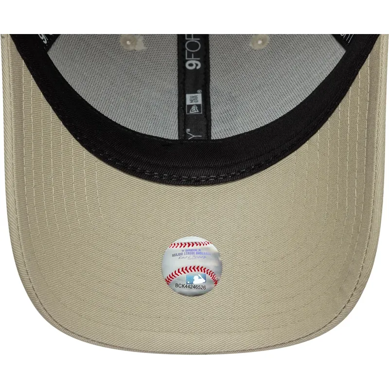 buet-beige-justerbar-9forty-camo-infill-kasket-af-new-york-yankees-mlb-fra-new-era