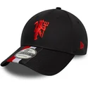 petten-gebogen-zwart-verstelbare-band-9forty-stripe-van-manchester-united-football-club-premier-league-van-new-era