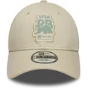 petten-gebogen-beige-verstelbare-band-9forty-seasonal-van-racing-bulls-f1-team-formula-1-van-new-era