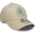 petten-gebogen-beige-verstelbare-band-9forty-seasonal-van-racing-bulls-f1-team-formula-1-van-new-era