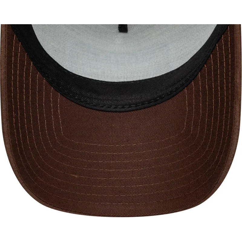 petten-gebogen-bruin-verstelbaar-9forty-e-frame-patch-suede-van-new-era petten-gebogen-bruin-verstelbaar-9forty-e-frame-patch-suede-van-new-era