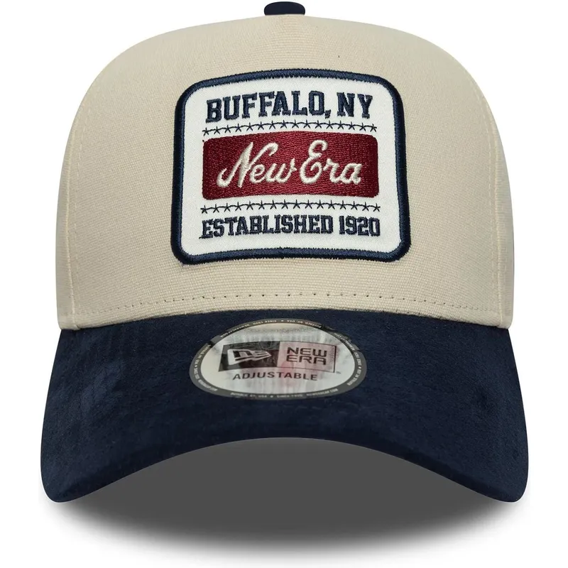 buet-beige-og-marinebla-justerbar-kasket-9forty-e-frame-patch-suede-fra-new-era