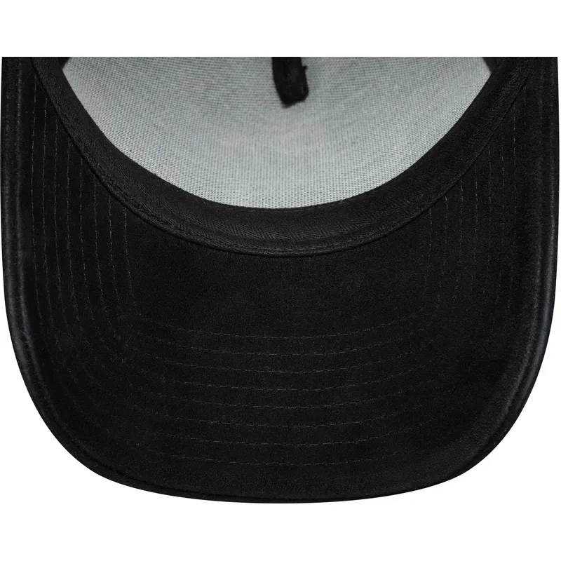 sort-justerbar-kurvet-kasket-9forty-e-frame-img-suede-fra-new-era