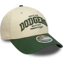beige-und-grune-verstellbare-curved-cap-9forty-m-crown-wordmark-der-los-angeles-dodgers-mlb-von-new-era