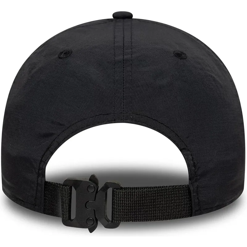 petten-gebogen-zwart-verstelbare-band-9forty-m-crown-van-new-era