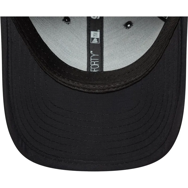 petten-gebogen-zwart-verstelbare-band-9forty-m-crown-van-new-era
