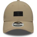 petten-gebogen-beige-verstelbare-band-9forty-m-crown-van-new-era