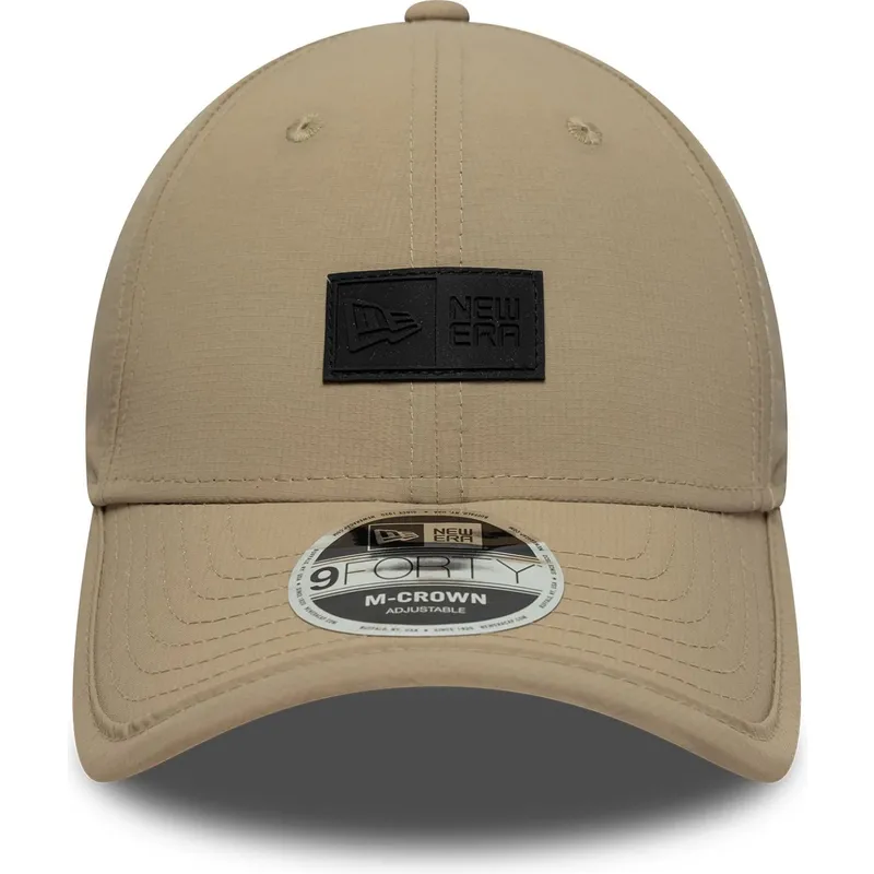 petten-gebogen-beige-verstelbare-band-9forty-m-crown-van-new-era