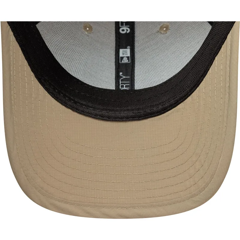 buet-beige-justerbar-kasket-9forty-m-crown-sport-fra-new-era