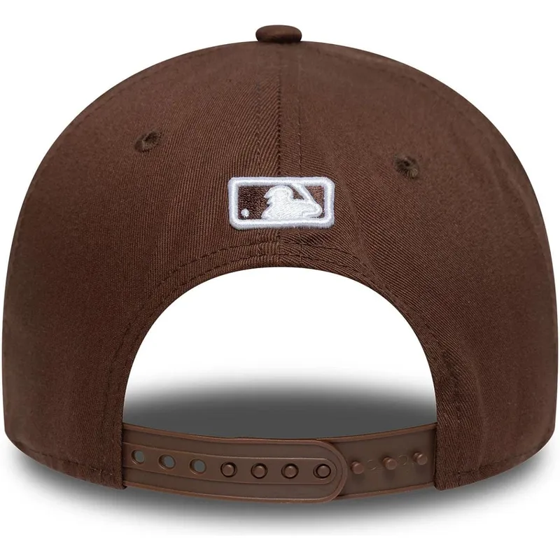 petten-gebogen-bruin-snapback-9forty-m-crown-van-new-york-yankees-mlb-van-new-era