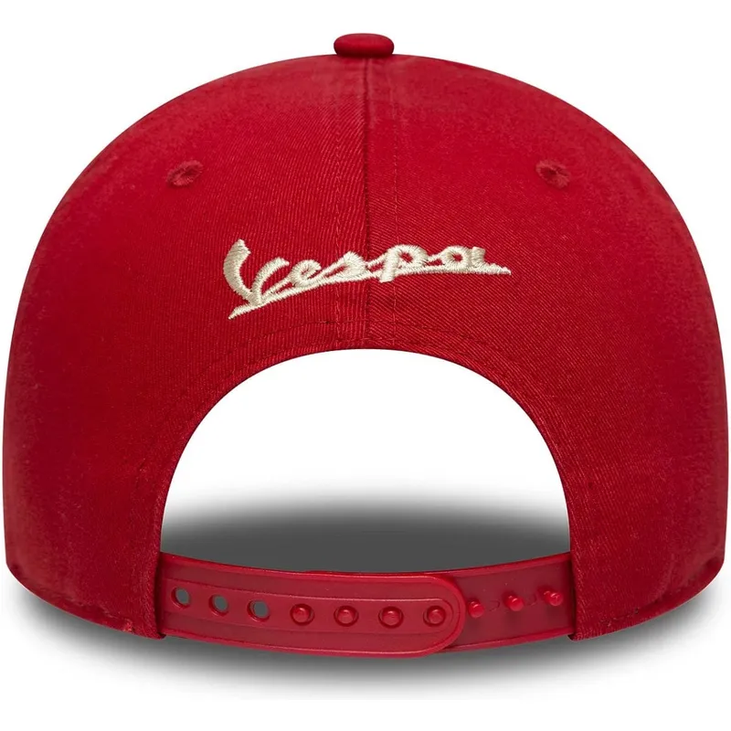 petten-gebogen-rood-snapback-9forty-m-crown-80th-year-van-vespa-piaggio-van-new-era petten-gebogen-rood-snapback-9forty-m-crown-80th-year-van-vespa-piaggio-van-new-era