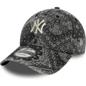 czarna-regulowana-czapka-z-zakrzywionym-daszkiem-9twenty-washed-paisley-new-york-yankees-mlb-new-era