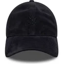 justerbar-marinebla-buet-kasket-med-marineblat-logo-9twenty-suede-fra-new-york-yankees-mlb-fra-new-era