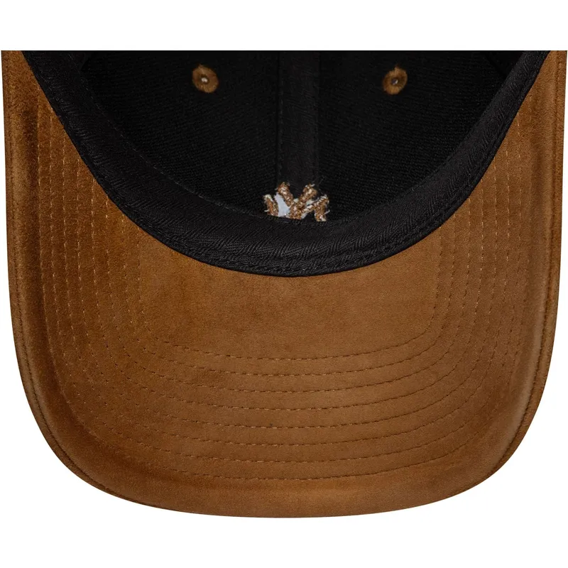 petten-gebogen-bruin-verstelbare-band-9twenty-suede-van-new-york-yankees-mlb-van-new-era petten-gebogen-bruin-verstelbare-band-9twenty-suede-van-new-york-yankees-mlb-van-new-era