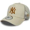 beige-trucker-keps-med-brunt-logo-a-frame-league-essential-fran-new-york-yankees-mlb-av-new-era