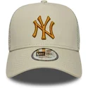 new-era-brown-logo-a-frame-league-essential-new-york-yankees-mlb-beige-trucker-hat
