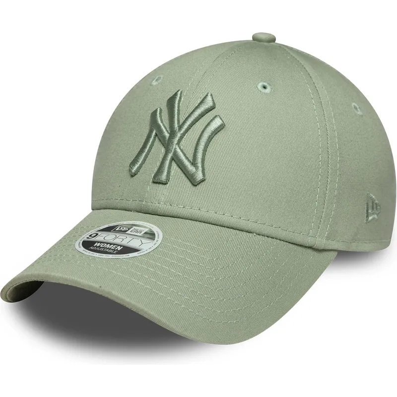 lysegron-justerbar-kurvet-kasket-med-gront-logo-til-kvinder-9forty-league-essential-fra-new-york-yankees-mlb-fra-new-era
