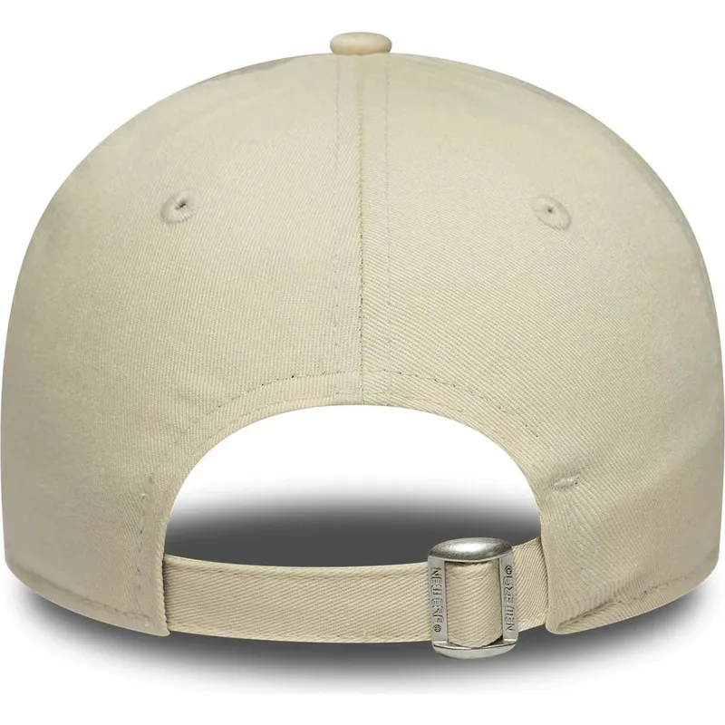 bezowa-regulowana-czapka-z-zakrzywionym-daszkiem-z-fioletowym-logo-dla-kobiet-9forty-metallic-logo-new-york-yankees-mlb-new-era