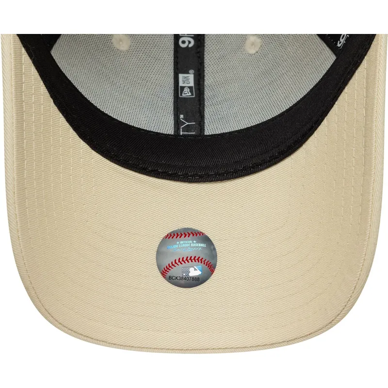 petten-gebogen-beige-verstelbaar-9forty-metallic-van-new-york-yankees-mlb-van-new-era